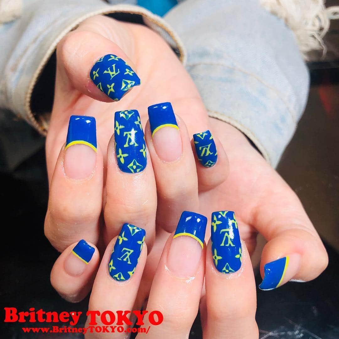 Britney TOKYOさんのインスタグラム写真 - (Britney TOKYOInstagram)「IKEA❓  Using: @naillabousa #TokyoSpice #crybaby and #notmellow  #nailart #fashion #art #britneytokyo #ikea #lv」3月19日 10時35分 - britneytokyo