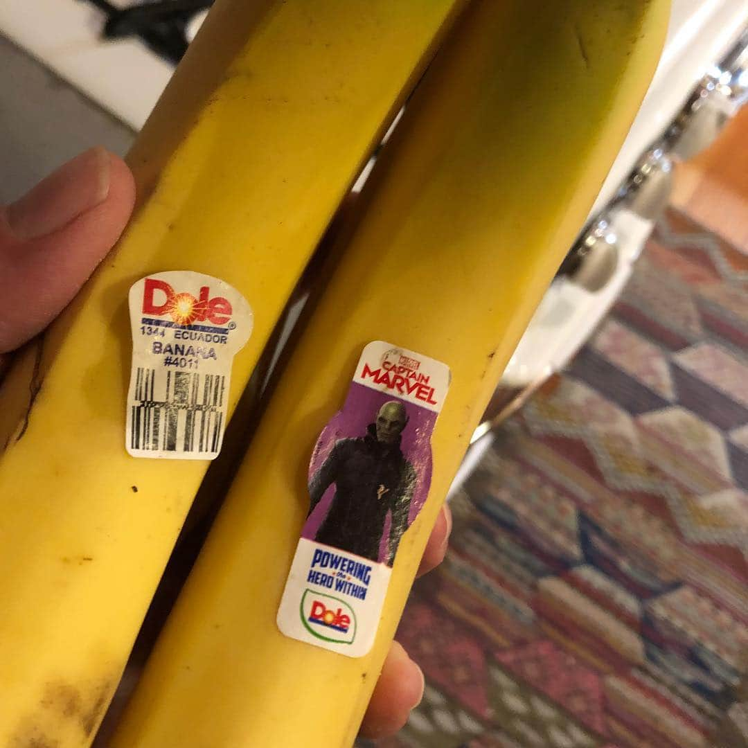 レイン・ウィルソンさんのインスタグラム写真 - (レイン・ウィルソンInstagram)「Either this banana is like a Marvel movie, tasty but ultimately not very nutritious, or there is a skrull inside of it.」3月19日 10時38分 - rainnwilson