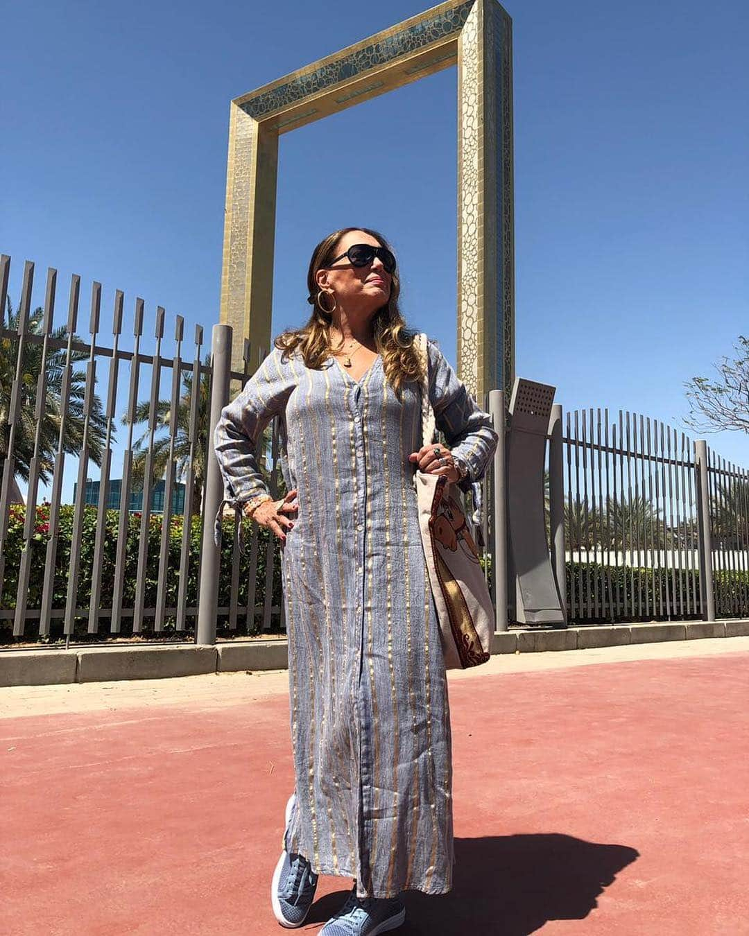 Susana Vieiraさんのインスタグラム写真 - (Susana VieiraInstagram)「Uma experiência a 360 graus!!! Com vista panorâmica deslumbrante, os vistantes do Dubai Frame podem contemplar todos os aspectos da cidade a partir de uma altitude de 150m. Desde a antiga cidade até as aguas cintilantes do Golfo Árabe. Toda cidade de Dubai estará visível a 360 graus da moldura.」3月19日 5時34分 - susanavieiraoficial