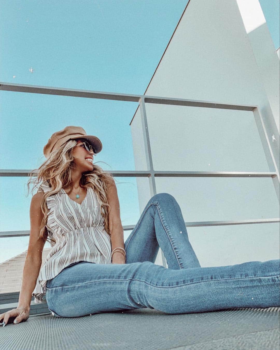 のインスタグラム：「gm☀🧡✨﻿﻿ ﻿﻿ リーバイスのボーイズと同じくらい﻿﻿ よく履いてるのがこのskinny🔥🤤🤣🧡﻿﻿ ﻿﻿ ﻿﻿﻿﻿ ある日撮影で“ゆみんちゅのスキニーが好き”って言ってもらえたのがきっかけで🌺🥴🧡﻿﻿ ﻿﻿あれよあれよという間に好きになっていった一品👐🏾😂🧡笑﻿﻿ ありがたいな〜🥰﻿﻿ ﻿﻿ ﻿﻿﻿﻿ ﻿ ﻿好きなアイテムが増えたことで﻿﻿ それに合わせたいアイテムもガッツリ広がっちゃって🤷🏽‍♀️笑 もう目移り祭りー🥰!笑 まさにこのtopsとか、 ﻿スキニー&ベージュのキャスケット 合わせがどドタイプすぎて loveでしかない🧡🇦🇺﻿﻿ ﻿﻿ ﻿﻿ ４月に再入荷するみたいだよ✌🏾🌈﻿﻿ tops @to_the_sea_hawaii ﻿ ﻿ skinny @anapmimpi_official ﻿ ﻿ #ootd#fashion﻿ #beachgirl#sea ﻿#bluesky」