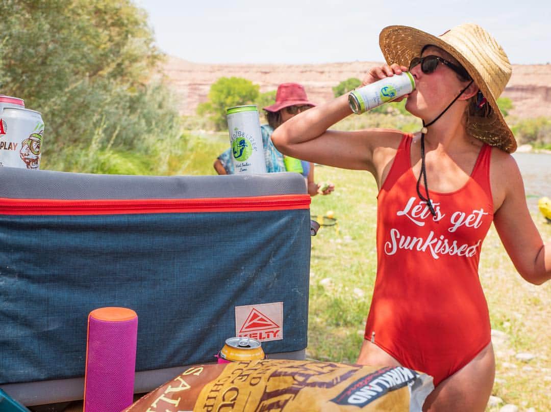 のインスタグラム：「Chill your stuff without the fuss. Coolers with new & improved insulation, lightweight & collapsible so you can reclaim your space on the ride home. #riverrats #builtforplay #keltybuilt #coolers 📷 @bigbenbenbenbenben」