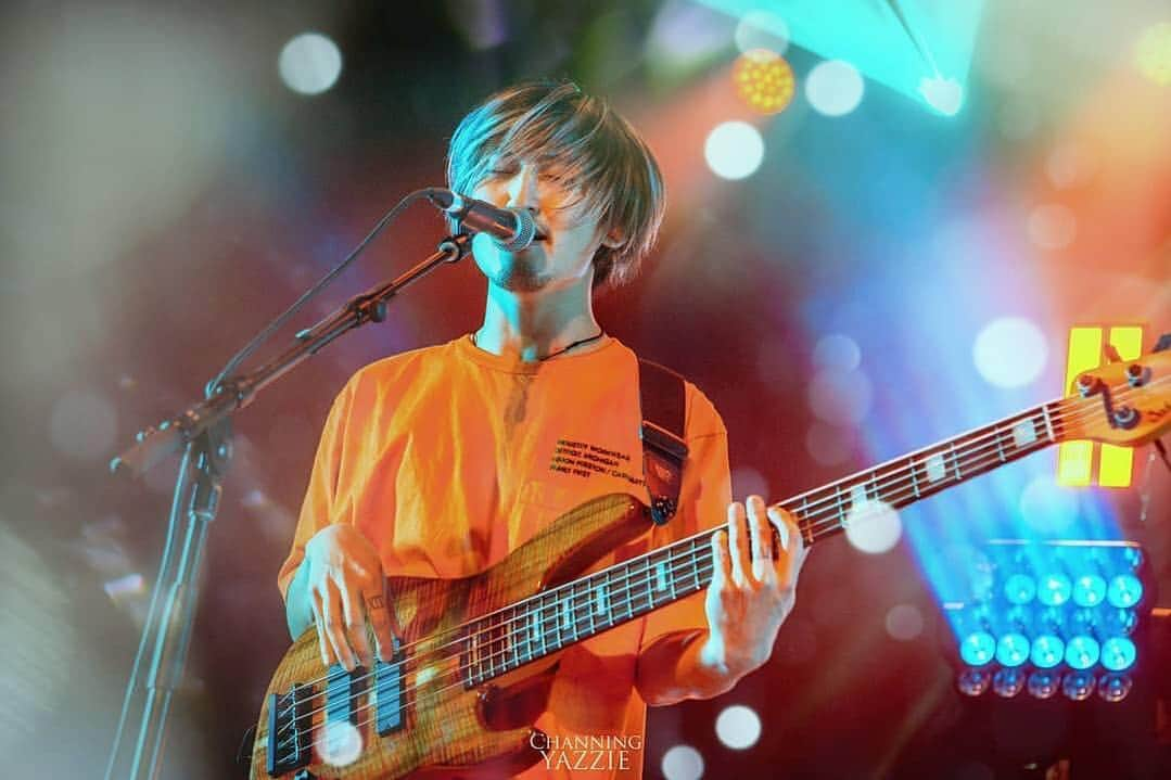 ONE OK ROCK WORLDさんのインスタグラム写真 - (ONE OK ROCK WORLDInstagram)「#repost @channingyazzie "Let's grow old and die young" - Here is a shot of @ryota_0809 live in Phoenix, AZ at the @thevanburenphx on 03-15-19 - 📸: Sony A6000 + @sigmaphoto 30mm 1.4 - (PLEASE CREDIT/TAG IF GOING TO REPPOST THANKS 👍😁) - Shot for @musicexistence _ _ #oneokrockofficial #eyeofthestorm #10969taka #toru_10969 #tomo_10969 #ryota_0809 #fueledbyramen #poobear #waterparks #standatlantic #eyeofthestormnorthamericatour2019」3月19日 5時52分 - oneokrockworld