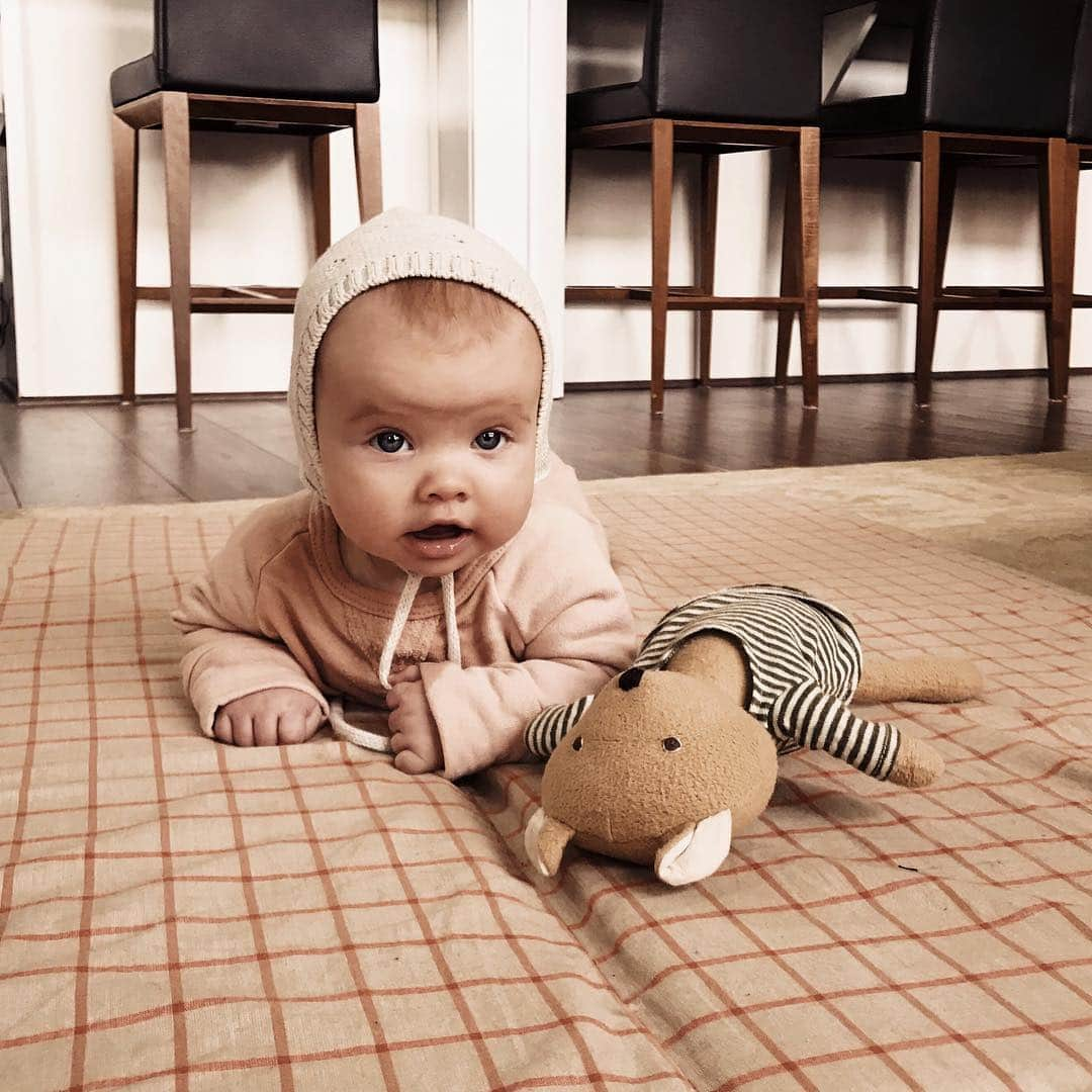 Cara Van Brocklinさんのインスタグラム写真 - (Cara Van BrocklinInstagram)「I can never choose just one pic of her anymore...so you get five 😂! She is the most perfect little squishy babe that’s been loving trying to scoot on her tummy, chatting with her little teddy bear👶🏼🐻, and playing with her binky‘s all day! I love you Echo!」3月19日 6時18分 - caraloren