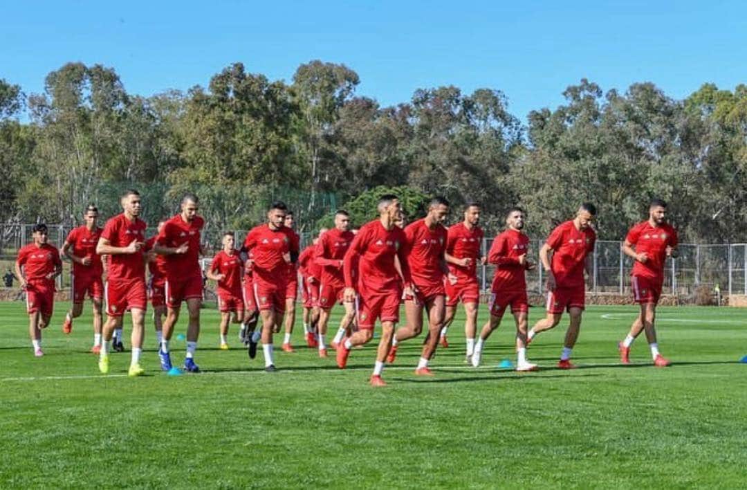 メディ・ベナティアのインスタグラム：「First day with my Lions 🦁 🇲🇦🇲🇦🇲🇦 ❤️💚 #dimamaghrib」