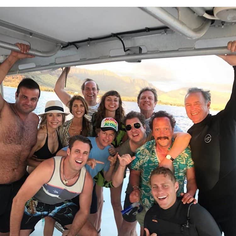 デヴィッド・スペードのインスタグラム：「Cast of #TheWrongMissy. Last few weeks. Coming someday on #netflix.  We all posted this same picture. So dumb」