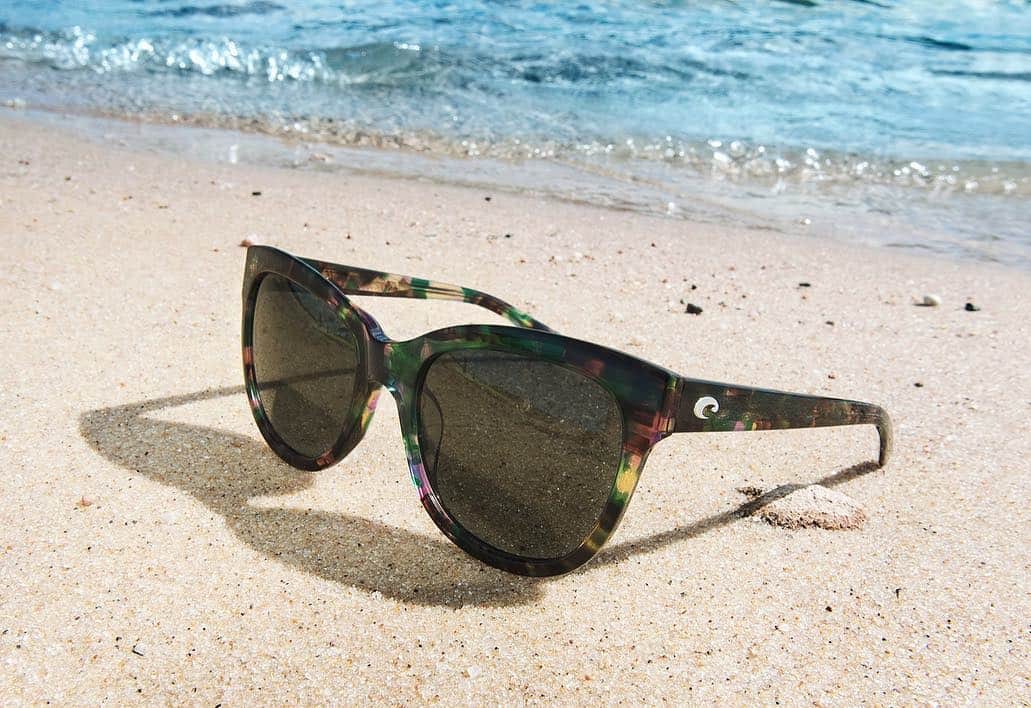 Costa Sunglassesさんのインスタグラム写真 - (Costa SunglassesInstagram)「Inspired by life on the water. Designed to capture the spirit of the sea.  Introducing (4) new additions to our Del Mar Collection: Apalach, Bimini, Coquina and Isla – styles that reflect the golden sands, abalone shells and deep blue waves that fuel adventures on the water. Learn more at http://bit.ly/2ud0w6l. #SeeWhatsOutThere」3月19日 6時27分 - costasunglasses