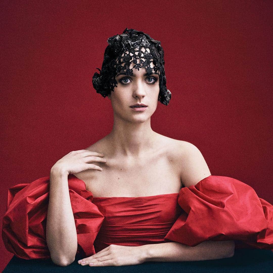 Vogueさんのインスタグラム写真 - (VogueInstagram)「#LivLisaFries, the petite and irrepressible star of Babylon Berlin, has held hugely immersive past roles in German films, including a woman with cystic fibrosis (in Zurich) and the survivor of a high school massacre (in The Dam). With the success of Babylon Berlin, Fries has found herself thinking that she doesn’t want things to “just happen” to her, she says. “I want to do things for myself.” Tap the link in our bio to read more from our April issue cover story. Photographed by @mikaeljansson, styled by #CamillaNickerson, written by Gaby Wood, Vogue, April 2019」3月19日 6時37分 - voguemagazine