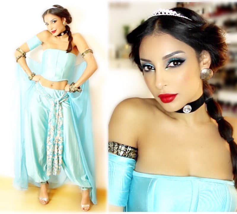 sananasのインスタグラム：「Jasmine vibes 💙Qui se souvient de ce tuto ? J’ai tellement hâte que le film sorte 😍 C’est l’un de mes Disney favoris ! Et vous quel est le votre ?  __ MA NOUVELLE VIDÉO MODE EST EN LIGNE ! LIEN DANS LA BIO ! Commentez un emoji bleu si vous l’avez vu 😆😘 __ #Jasmine #Aladdin #Disney #Disneypincess #DisneyObsessed」