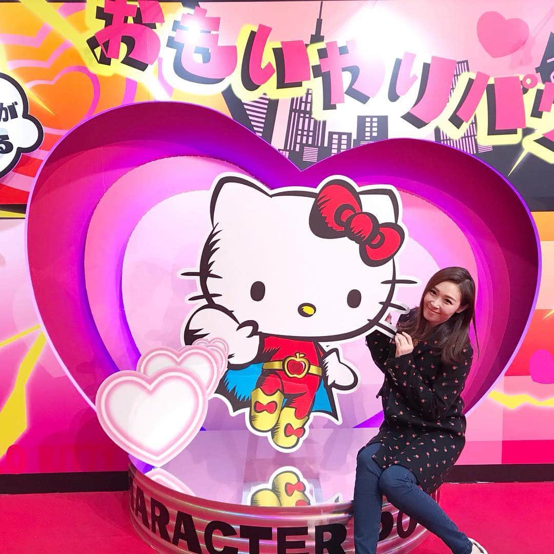 愛内里菜のインスタグラム：「サンリオエキスポ2019﻿ 久しぶりに展示会に行くことができました🤗﻿ ﻿ 今回もとっても可愛いくて﻿ もうほんとに胸キュン❤️﻿ ﻿ キティちゃんは45周年‼️﻿🥳 アニバーサリーイヤーということで﻿ 大好きなハローキティグッズが﻿ 盛り盛り 盛りだくさんでした😍﻿ ﻿  #サンリオエキスポ2019  #ハローキティ45周年 #思いやり #ハローキティ新幹線 #ベビールーム #ベビー用品 #仮面ライダー電王 #ギフト #hellokittylove #@sanrio」