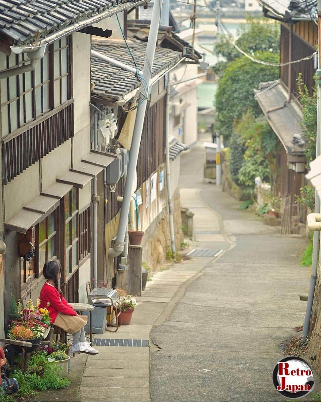 レトロジャパン(retro_japan_) さんのインスタグラム写真 - (レトロジャパン(retro_japan_) Instagram)「. ✿ Featured artist of the day! ✿ ✨ @kaji_nori06 ✨ . Congratulations!! 素敵なお写真へのタグ付けありがとうございます！ ________________________________________ . ✾ 懐かしくて新しいがここにある ✾ . @retro_japan_ では日本文化や四季を感じるお写真、ノスタルジックなお写真をお待ちしています。  忙しい毎日に、少しでもホッと出来る時間を皆さんと共有出来たら嬉しく思います。 . Follow : @retro_japan_ Valid tag : #retro_japan_ ↑最後の_ お忘れなく . Feature Selected by: @madrigal___emi . Special thanks✾_______________________  #far_eastphotography #icu_japan #loves_nippon ________________________________________ . #rtr_jpn_kaji_nori06 .」3月19日 7時01分 - retro_japan_