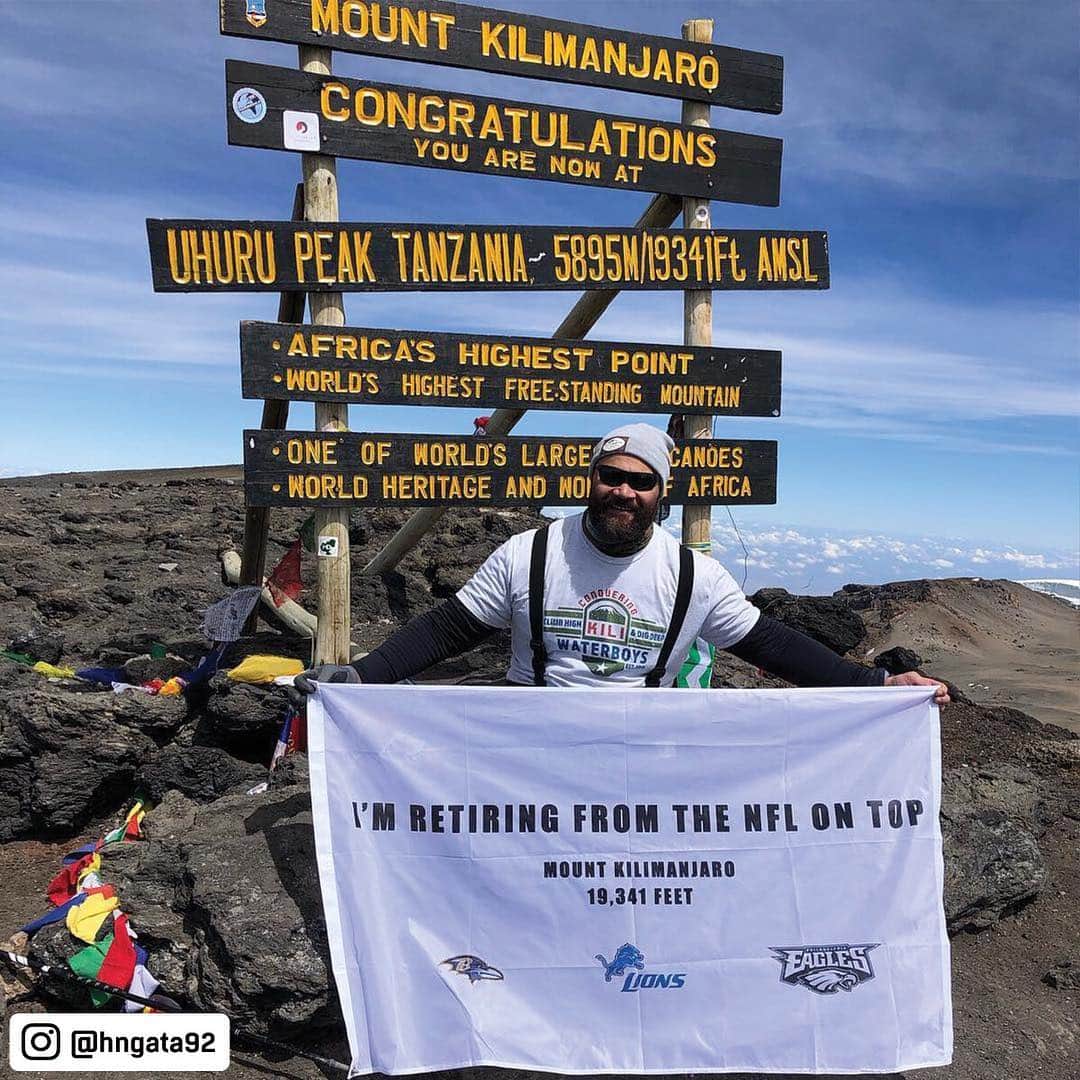 NFLさんのインスタグラム写真 - (NFLInstagram)「Haloti Ngata announced his retirement atop Mt. Kilimanjaro 👏 (via @hngata92)」3月19日 7時08分 - nfl
