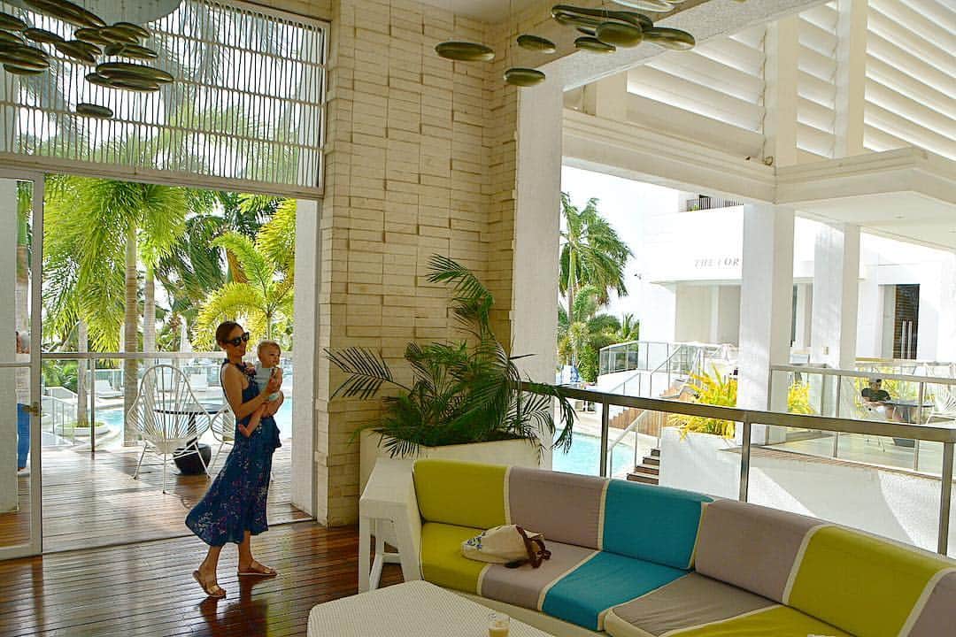 太田エイミーのインスタグラム：「The @movenpickcebu lounge early in the morning  #movenpick #movenpickhotel #movenpickcebu #travelphotography #cebu #philippines #travel」