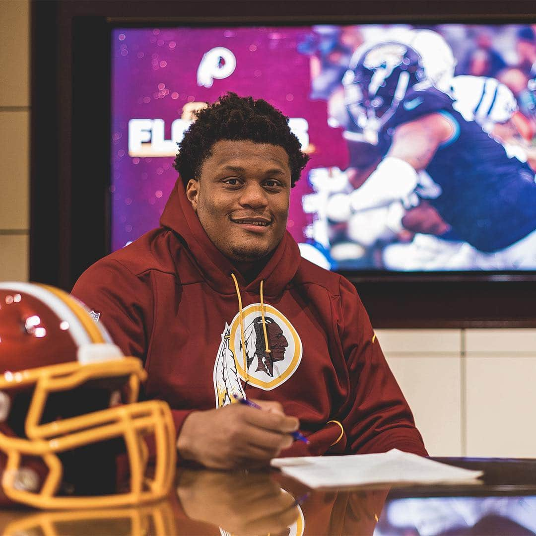 ワシントン・レッドスキンズさんのインスタグラム写真 - (ワシントン・レッドスキンズInstagram)「Welcome to Washington, Ereck! #HTTR」3月19日 7時29分 - commanders