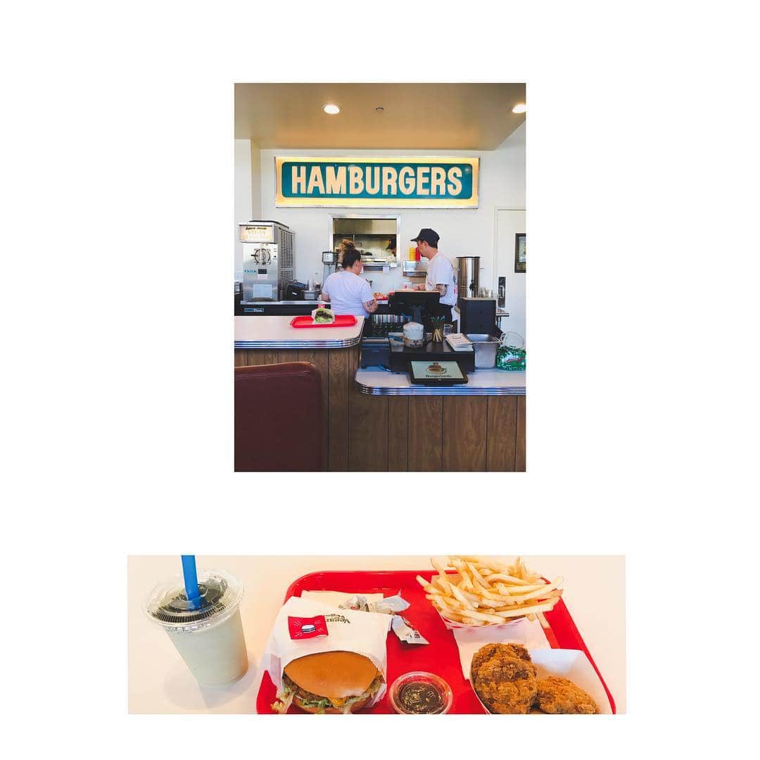ショーン・エバリストのインスタグラム：「I haven’t had a milkshake and nuggets in years...damn. 🤤🤦🏻‍♂️Fellow vegans and plant based eaters come with it🌱 @burgerlords you da best 🔥Hyped on the new highland park situation, congrats 🤙🏾」