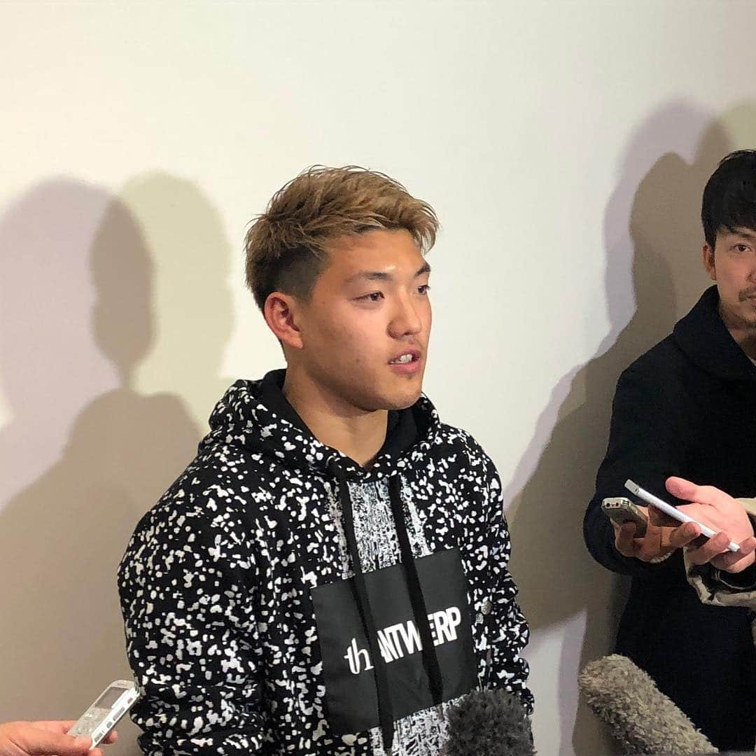 日本テレビ「日テレサッカー」さんのインスタグラム写真 - (日本テレビ「日テレサッカー」Instagram)「【🇯🇵最新ニュース⚽️】 . さきほど、南野選手、冨安選手、鎌田選手、 そして堂安選手が帰国。 . 堂安選手の強い眼差し、 難敵 #コロンビア戦 でのゴールに期待です❗️ . #ロシアW杯の激闘再び キリンチャレンジカップ2019 🇯🇵 日本 × コロンビア 🇨🇴 22日 夜7時生中継 . #堂安律 #南野拓実 #冨安健洋 #鎌田大地 #日本代表 #daihyo #日テレ #日テレサッカー」3月19日 7時38分 - ntv_football