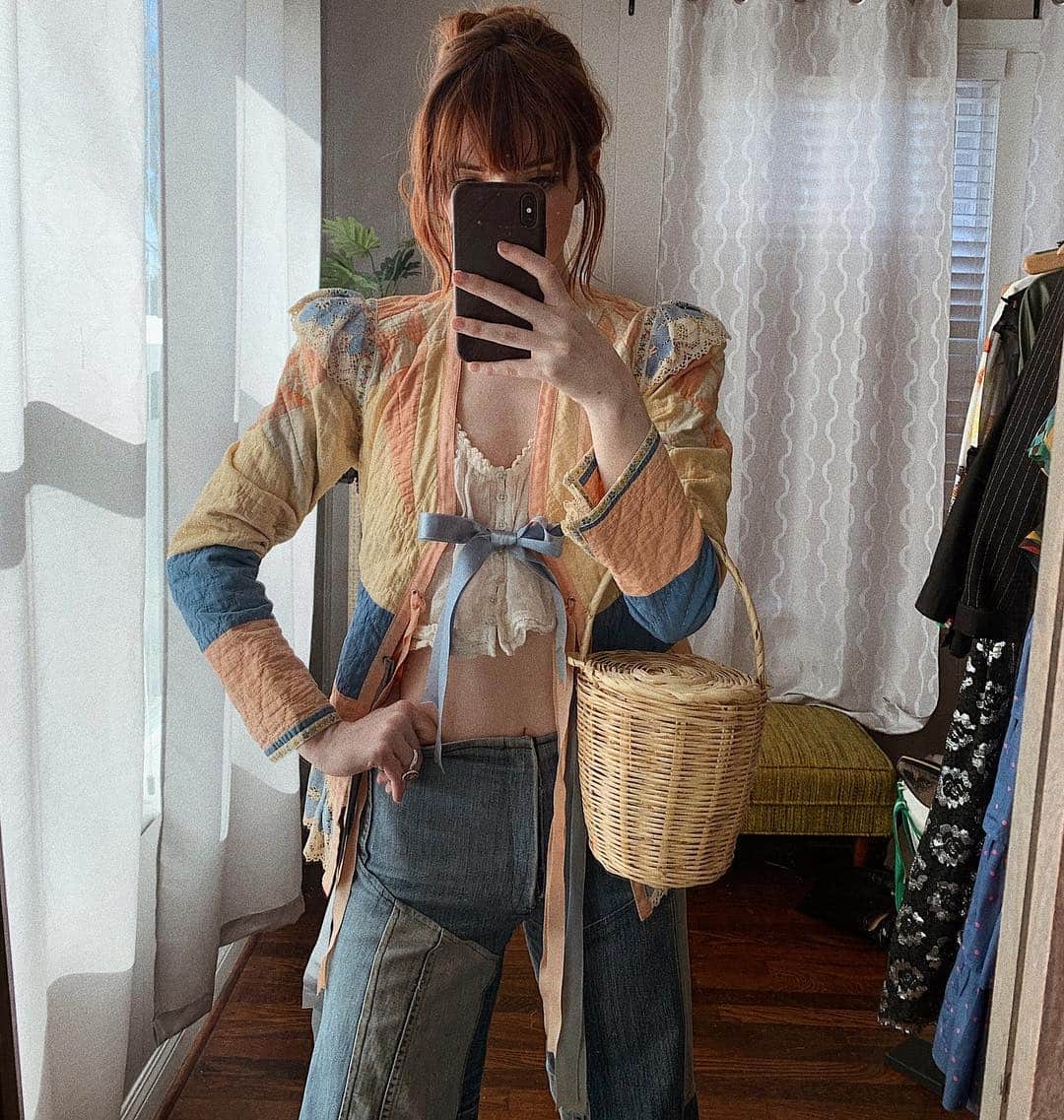 ジェーン・アルドリッジのインスタグラム：「Bo peep vibes?? 🎀🎀🎀」