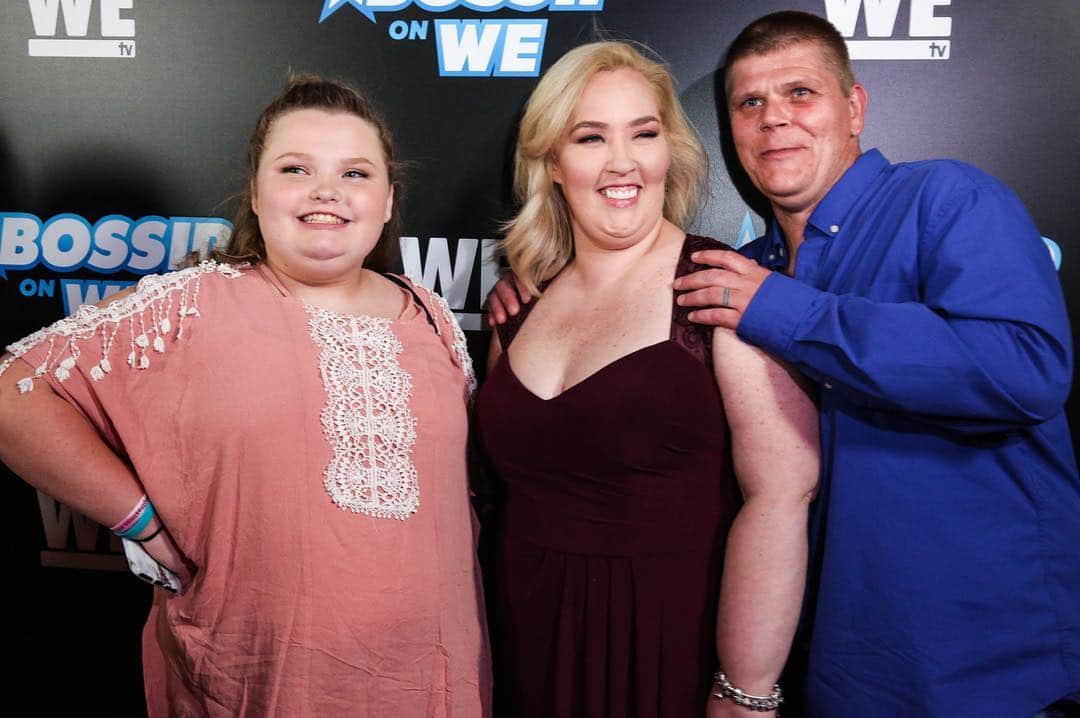 E! Onlineさんのインスタグラム写真 - (E! OnlineInstagram)「Mama June and her boyfriend have been arrested for felony drug possession after they had a confrontation at a gas station. Link in bio for the details. (📷: Getty Images)」3月19日 7時43分 - enews