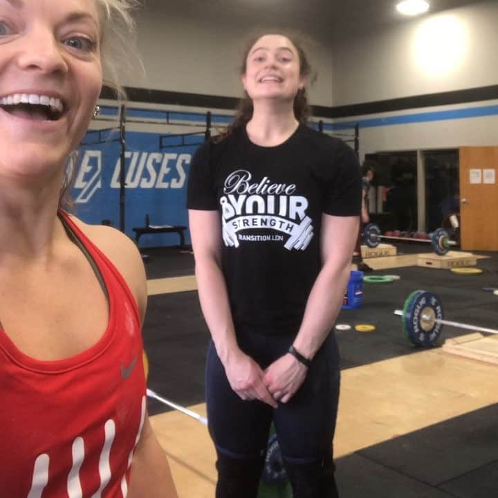 モーガン・キングのインスタグラム：「My second snatch was by far the best snatch I’ve done in a long time. So proud. • • • #powerandgraceperformance #teammates #weightlifting #cochingview ihavefriends #snatch #noexcuses #crossfit #heyguys #vilismoothie」