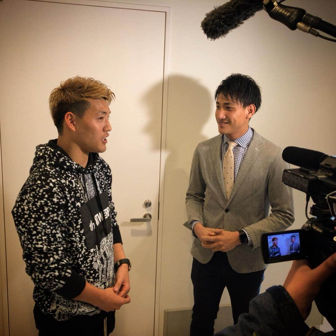 山本紘之さんのインスタグラム写真 - (山本紘之Instagram)「・ 堂安律選手！！！ 日本サッカーの未来！！！ インタビューの模様は本日「news zero」で。 ※放送内容が変更される可能性があります ・ ・ ・ #堂安律 #堂安選手 #怪物 #マラドーアン #サッカー #日本代表 #サムライブルー #newszero #日本テレビ  #photokamio #日本対コロンビア #コロンビア戦 #3.22 #やってくれる気しかしない #さぁ #ドキドキしようぜ」3月19日 7時55分 - yamamoto_hiroyuki.ntv