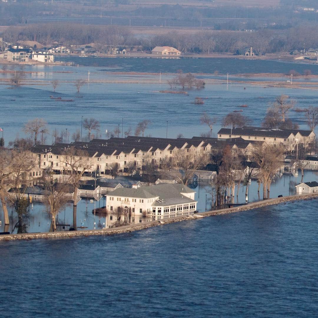CNNさんのインスタグラム写真 - (CNNInstagram)「Camp Ashland in Nebraska suffered historic flooding in recent days after a nearby levee broke and released thousands of gallons of water into the low-lying area, according to the Nebraska National Guard. More than eight million people were still under flood warnings in the Midwest and the Mississippi River Valley on Monday after a “bomb cyclone” slammed the central US last week with hurricane-like winds and blizzard conditions. At least three people have been killed as a result of high waters across the region. (📸: Nebraska National Guard)」3月19日 8時31分 - cnn