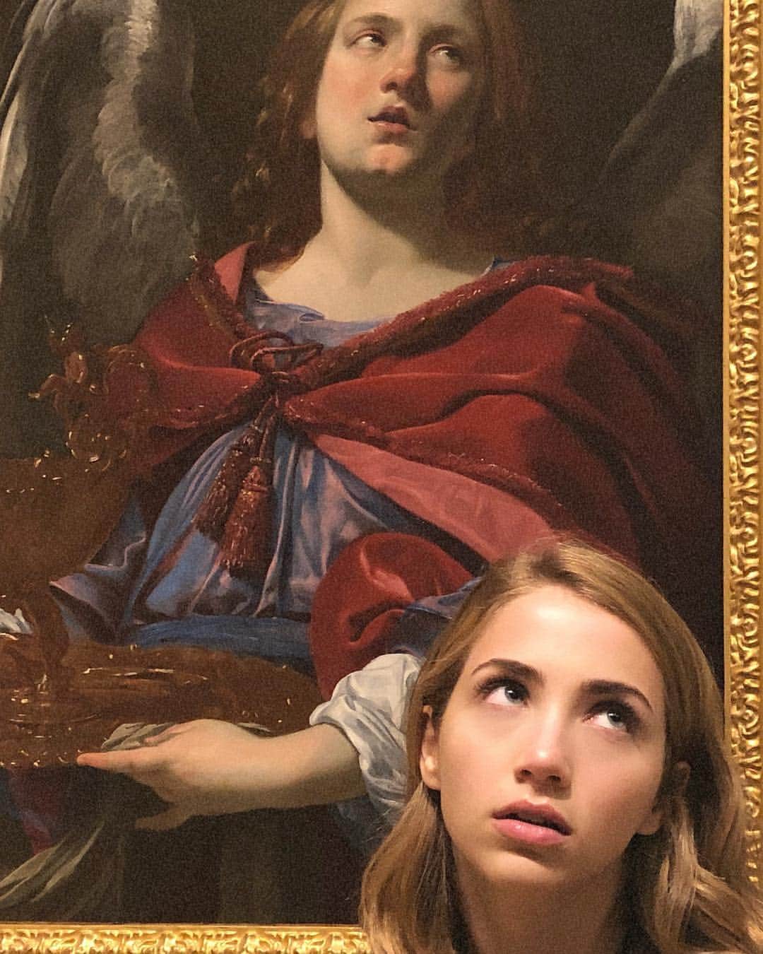 エミリー・ラッドのインスタグラム：「gossiping :-)」