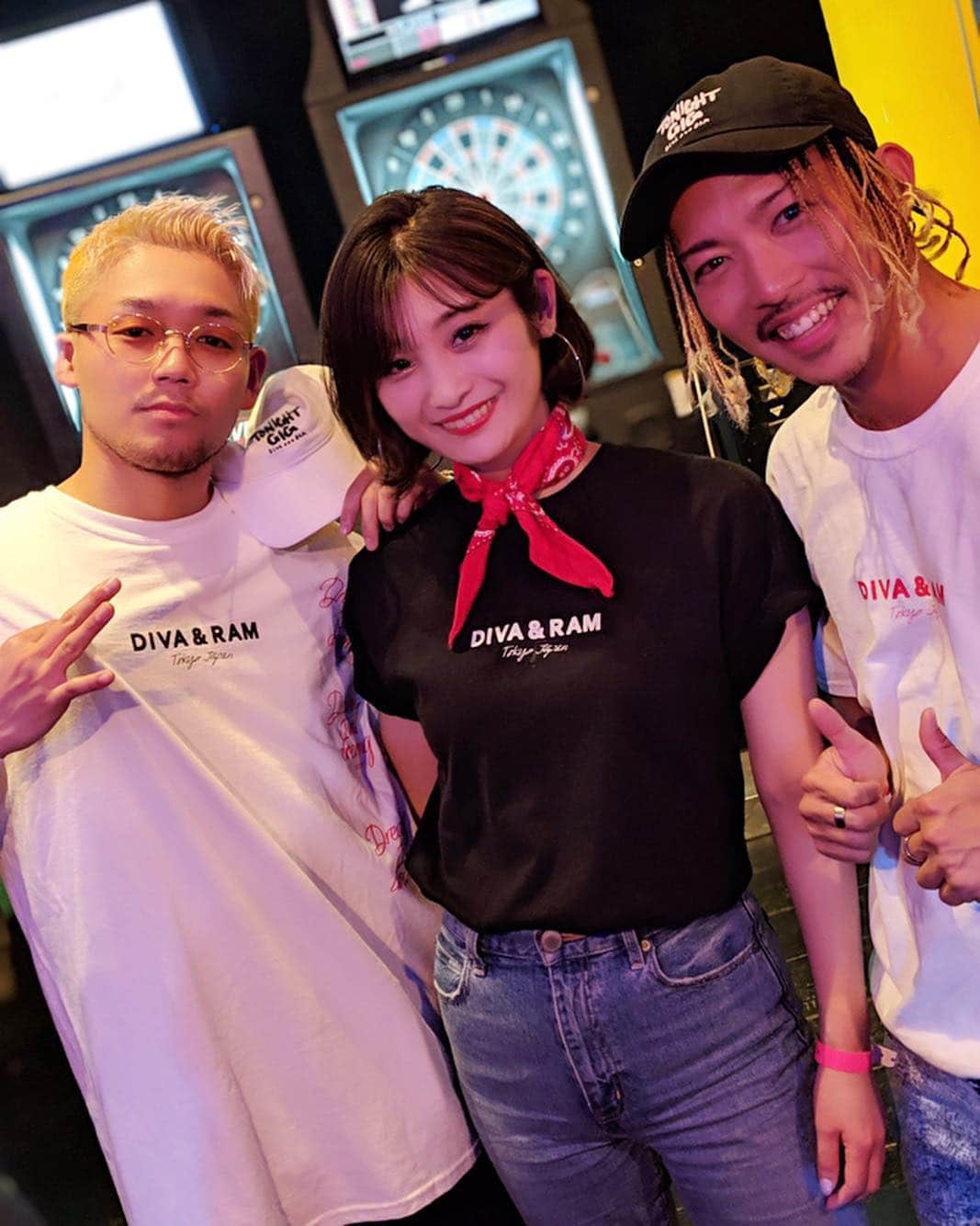 畑中奈緒美さんのインスタグラム写真 - (畑中奈緒美Instagram)「・ 先週末の越後湯沢Badbest🎧🙌 DJの時に一緒に出演して盛り上げてくれたイケてるダンサー @shootshimada & @nagithespacestepper 🕺🎧🔥 3人でお揃いの @divaandram 着て参戦🎼🔊 最高に楽しすぎた🙌 来週からの期間限定ショップin函館にも @shootshimada 来ますよ〜🤙🎶 それでは皆さん次は函館でお会いしましょう〜😆✌️ #dj #music #dance #fashion #DIVAandRAM #越後湯沢」3月19日 8時36分 - hatanaka_naomi
