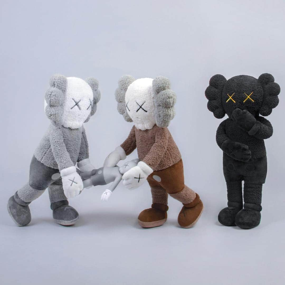 KAWSONEさんのインスタグラム写真 - (KAWSONEInstagram)「To celebrate the launch of “KAWS:HOLIDAY” Hong Kong, an exclusive 20" Plush will be available at ddtstore on 22 Mar. Stay tuned!  International orders: @ddtstore - Mar 21 - 9pm (EDT) / Mar 22 - 9am (HKT) @KAWS #KAWS #KAWSHOLIDAY#AllRightsReserved #ddtstore #HongKong」3月19日 8時56分 - kaws