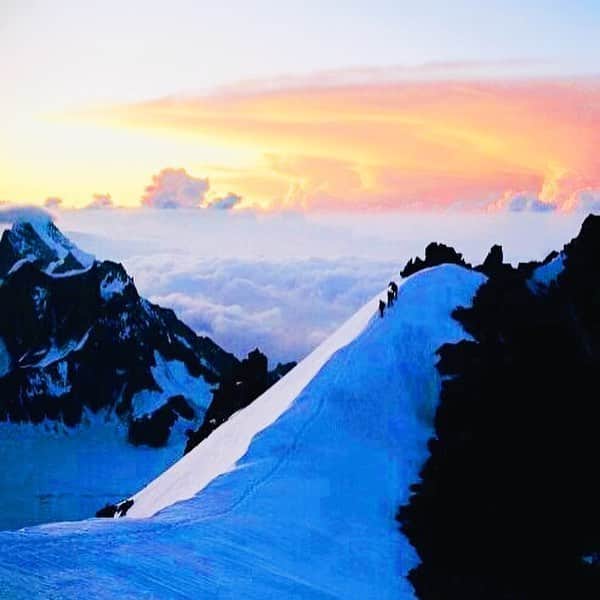 クリスティン・ウェイのインスタグラム：「Good morning Tokyo! Pic is from the Alpe d’Huez though. Slide to watch the video.  #ski #alpedhuez #skiinfrance #welltravelled」