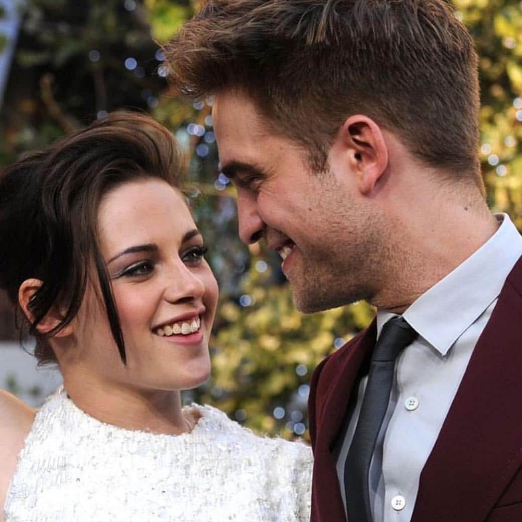 ロバート・パティンソンのインスタグラム：「#Robsten 🥰」