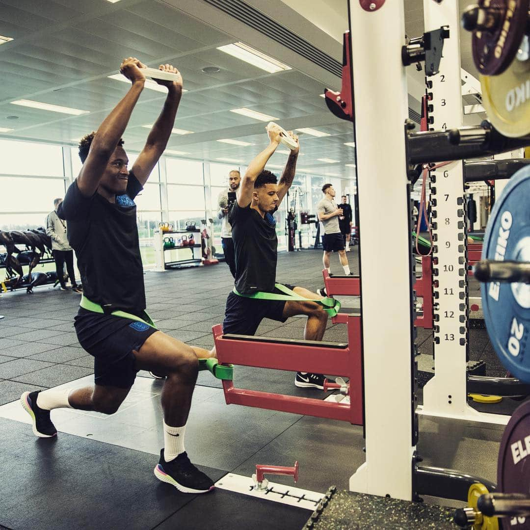 サッカー イングランド代表チームさんのインスタグラム写真 - (サッカー イングランド代表チームInstagram)「Putting in the work! 💪」3月19日 18時23分 - england