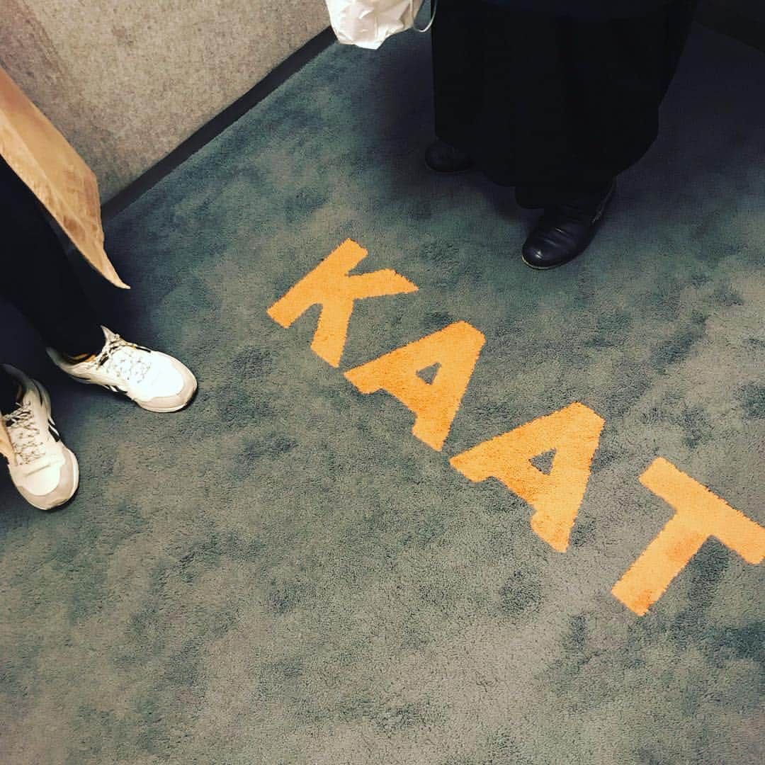 せとたけおさんのインスタグラム写真 - (せとたけおInstagram)「KAATのエレベーターのマット。 あと長谷川さんと宮野さんの足。 今日はかもフェスの場当たりDAYでした。 #かもフェス #エンニュイ」3月19日 18時29分 - setotakeo