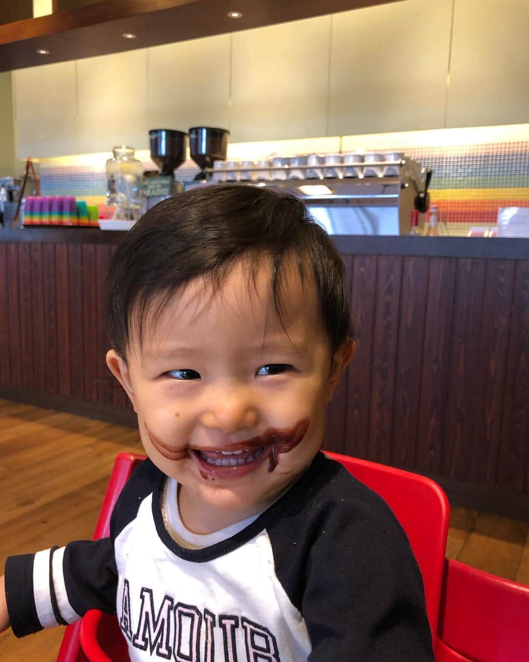 都倉賢のインスタグラム：「今日は朝から晩までずっと一緒だったね😘  パパ明日からまた頑張るぞー💪」