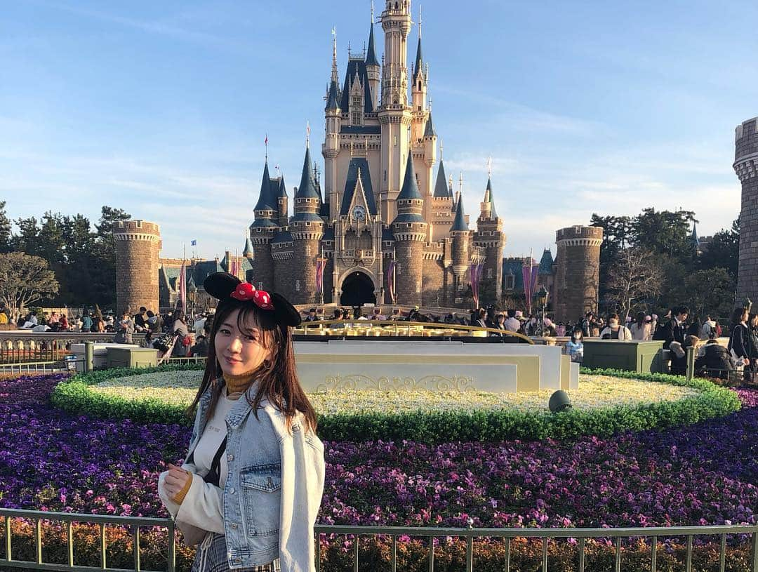 園都さんのインスタグラム写真 - (園都Instagram)「. 先日数年ぶりにディズニーランドへ🏰🌷 実は、まだ2回しか行ったことないけど 楽しすぎてディズニー愛が深まりました。 みんなキラキラしててパワー溢れてた〜✨またすぐ行きたいな〜♪ #夢の国  #tokyodisneyland」3月19日 18時42分 - miyakosono_official