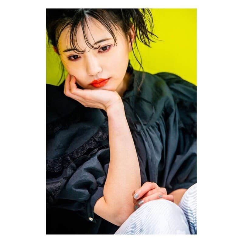 山本亜依さんのインスタグラム写真 - (山本亜依Instagram)「. 先日行った撮影。 見たことのない自分に、 とにかくワクワクしたなぁ。 今年も実りが沢山の一年になりそうで、 今からとてもワクワクしてます☺︎ 頑張ろう！ . #photographer #島崎雄史 #hairmake #大山恵奈 #stylist #東里美」3月19日 18時42分 - ai__yamamoto_