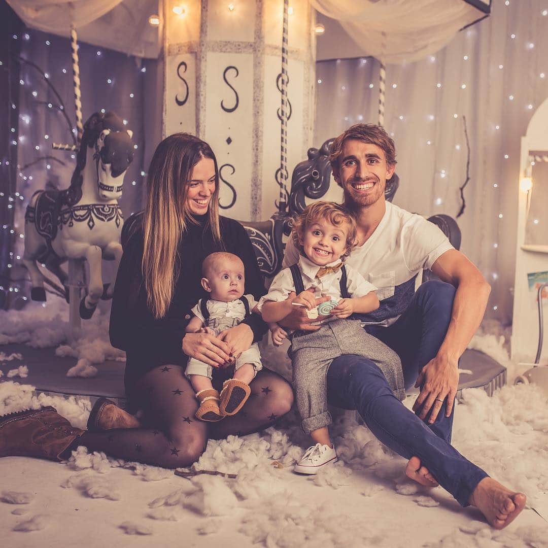 マルク・ムニエッサのインスタグラム：「Content de tenir la família que tinc😍 Happy father’s day👨🏽#diadelpadre」