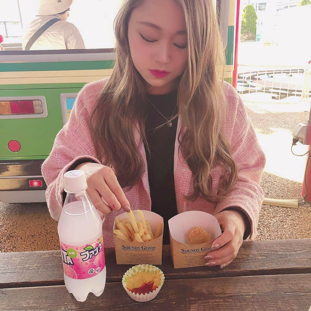 Monaさんのインスタグラム写真 - (MonaInstagram)「. . . 食い意地🐷🍗🍔🍙🍕 . . . 一日撮影して足がぱんぱん . . #dj#femaldj#japanesegirl #instagood#likeforlikes #followme#musiclife #kpop#carat #ご飯#ご飯love#食い意地 #ファッション#コーデ #韓国ファッション#いいね #ロングヘアー#巻き髪ロング #ゆるふわ巻き#ゆる巻き」3月19日 18時48分 - dj_monichan