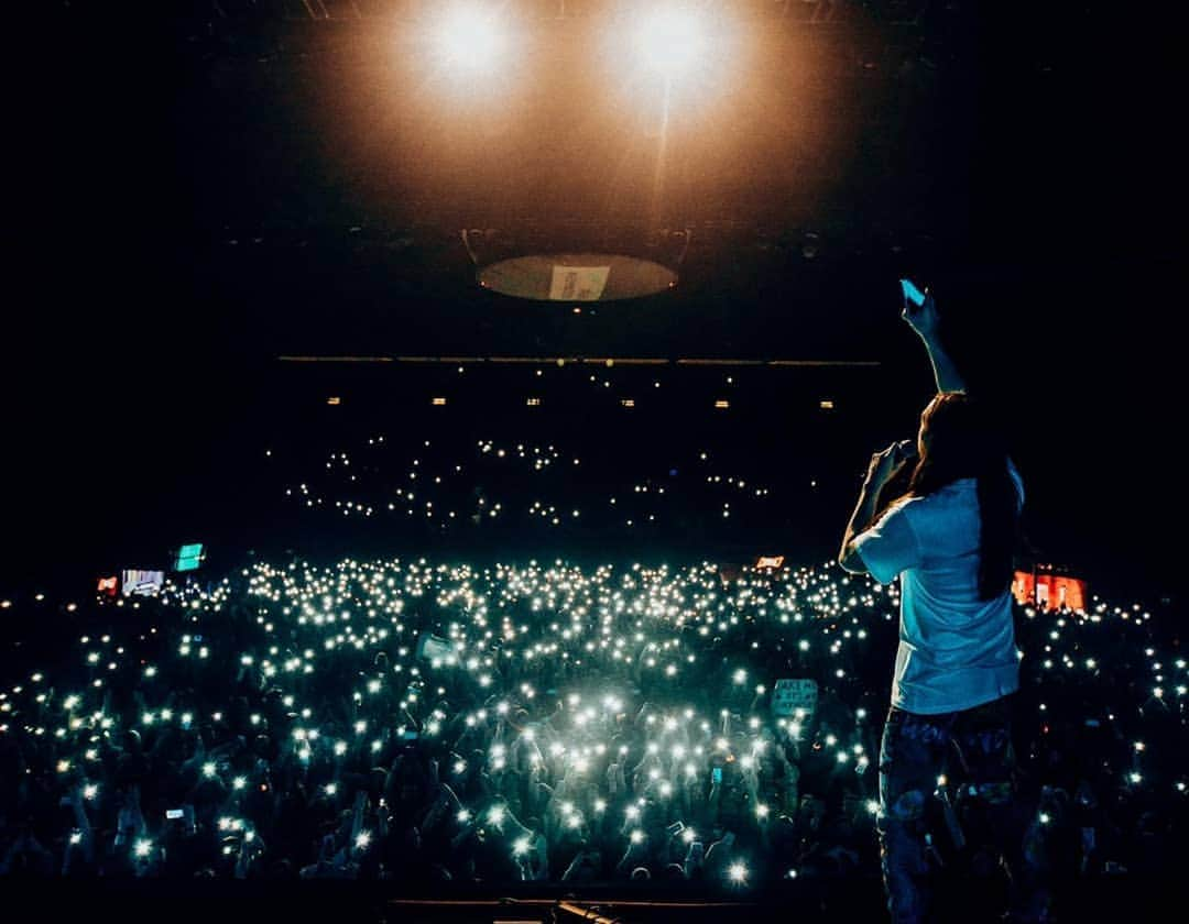 スティーヴ・アオキさんのインスタグラム写真 - (スティーヴ・アオキInstagram)「Wowwwww this is my arena show in Istanbul Turkey!!!! Absolutely amazing! I love u all!! 🇹🇷🇹🇷🇹🇷」3月19日 18時52分 - steveaoki