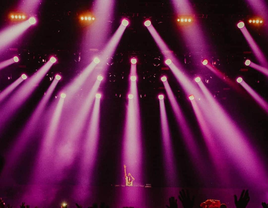 スティーヴ・アオキさんのインスタグラム写真 - (スティーヴ・アオキInstagram)「Wowwwww this is my arena show in Istanbul Turkey!!!! Absolutely amazing! I love u all!! 🇹🇷🇹🇷🇹🇷」3月19日 18時52分 - steveaoki