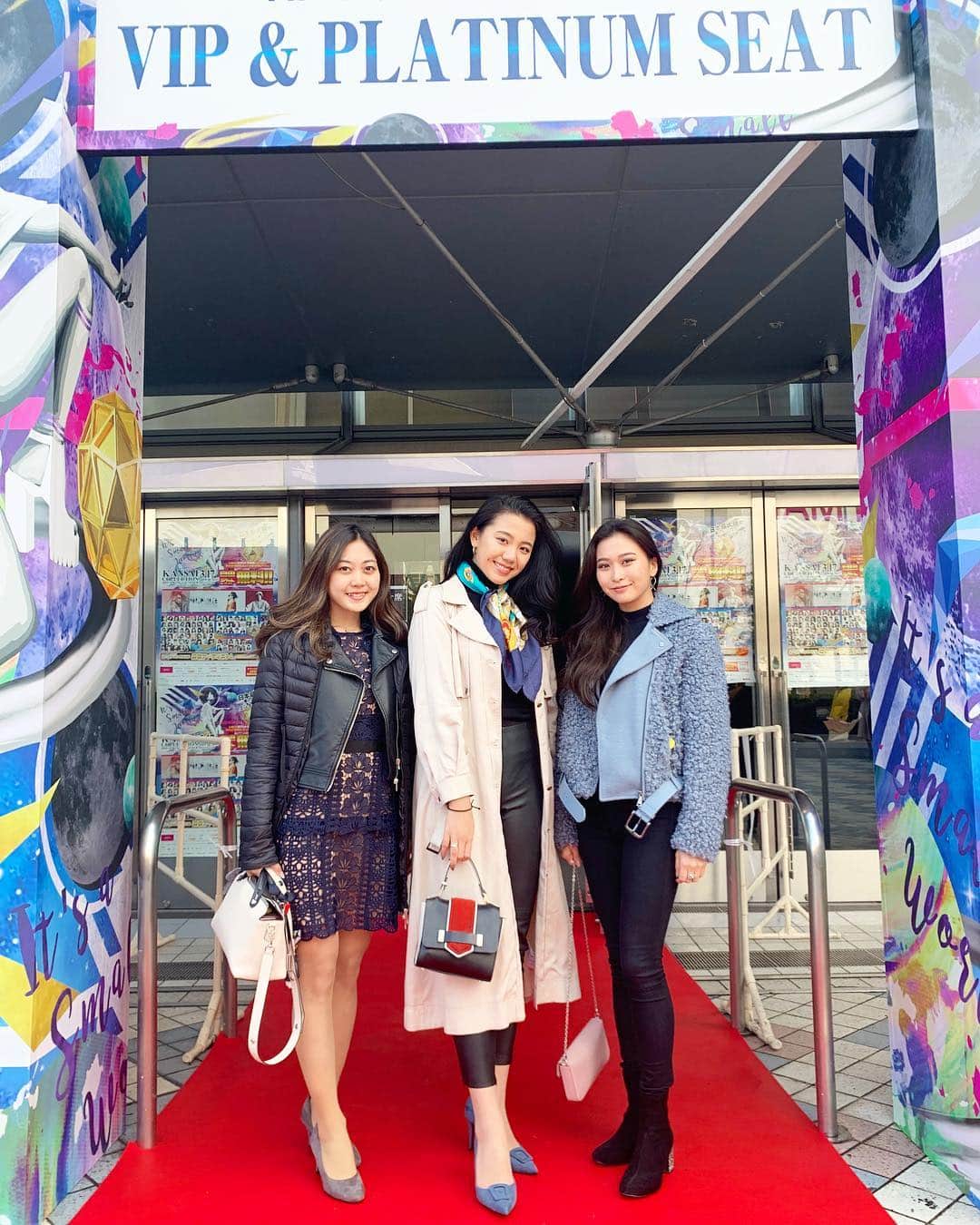 岡本麻佑のインスタグラム：「. 3年振りに同じメンバーで関コレ😘3年前と同じアングルで撮ってもらいました🤣❤️楽しかった💓💓💓ありがとーう💖」