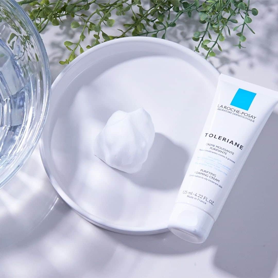 LA ROCHE-POSAY JAPAN ラロッシュポゼのインスタグラム：「. ＼これから本格化！花粉の季節にオススメのキット／ .  3月中旬に入り、ますます花粉が気になる季節になりましたね🌲 そんな時期にオススメのキットはもうお試しいただけましたか？ . 花粉対策をする上で大切な 『 物理的な付着を防ぐ + 肌についた花粉を洗い流す 』がしっかりできる、BBクリームとトレリアンフォーミングクレンザーのキットです🌟 . お得な数量限定キットですので、まだの方はぜひお試しくださいね💙 . ※実際はトレリアンフォーミングクレンザーのミニサイズです。 . #ラロッシュポゼ #乾燥肌 #敏感肌 #低刺激設計 #敏感肌コスメ #スキンケア #ドクターズコスメ」