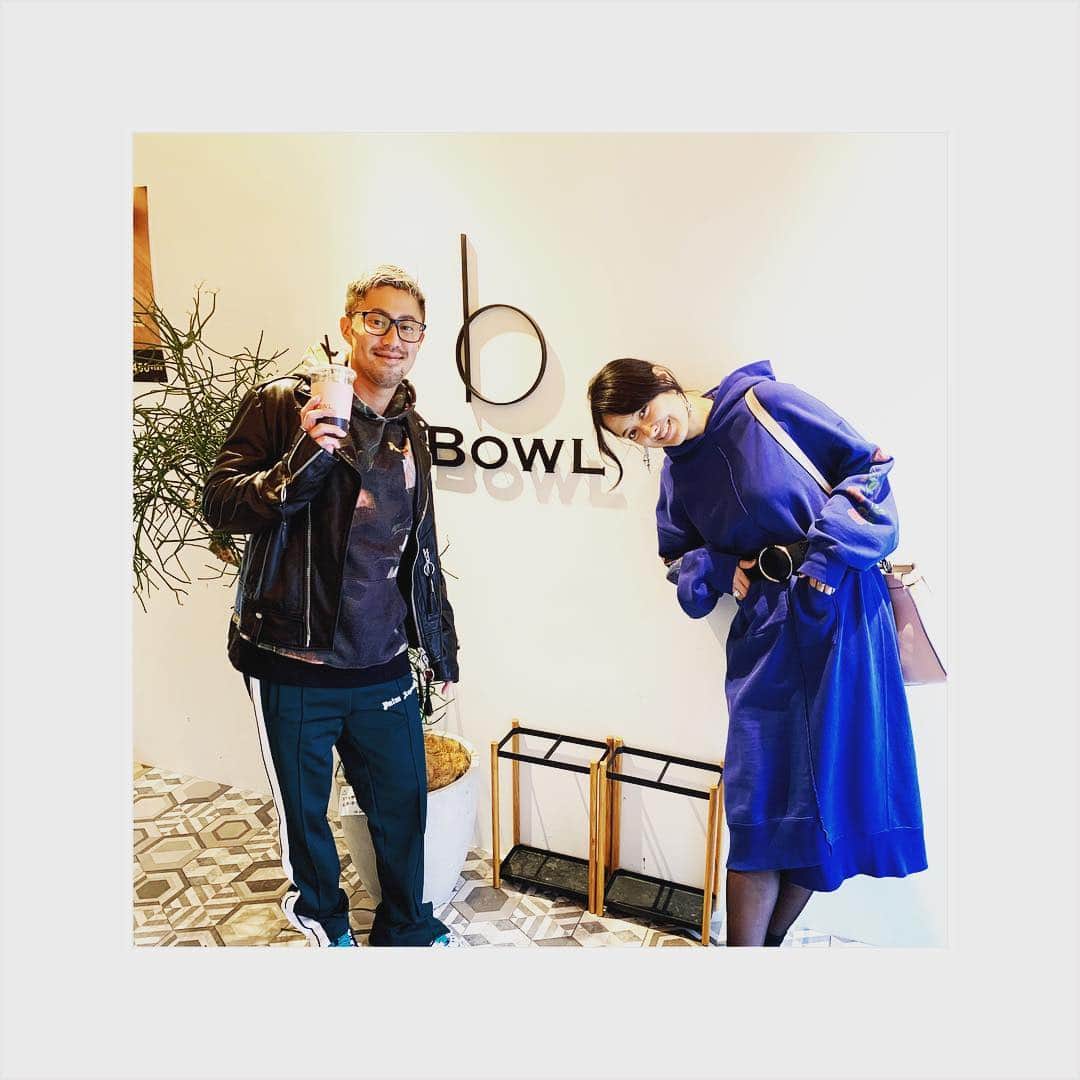 小林 ディスカスさんのインスタグラム写真 - (小林 ディスカスInstagram)「アリサと @alisa_urahama  The Bowlにて @thebowl_organic  ランチして来ましたっ👱🏾‍♂️💙🥗🥗🥗 アリサとは、 前職の旧サンエーインターナショナル時代からの付き合い！ 僕は、NOVESPAZIOのPRで、 25ansのタイアップ撮影で、よく一緒しました。 アリサは当時は、現役高校生ですた！笑 2度寝してしまい、 40分も遅刻したのに、 寛大に待っていてくれた彼女に感謝しますっ👱🏾‍♂️💙💙💙🙏🏾笑 アリサ、ホント、ごめん🙇🏼‍♂️ #tokyo #japan #sunday #日曜日 #lunch #ランチ #thenowl #ザボウル #浦浜アリサ #オーガニック #ナチュラル #スーパーフード #love #friends #マクロビオティックス #東京 #organicfoods」3月19日 19時01分 - discus_kobayashi