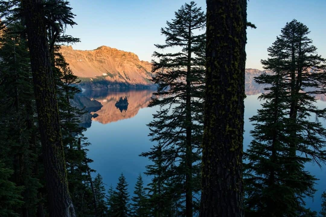 National Geographic Travelさんのインスタグラム写真 - (National Geographic TravelInstagram)「Photo by @KristaRossow | Phantom Ship, a lone rocky island in the middle of Crater Lake, lives up to its name and appears as a ghostly ship in the reflection of first light hitting the surrounding rim. To see more images from my home state of Oregon, follow me @KristaRossow.」3月19日 19時01分 - natgeotravel