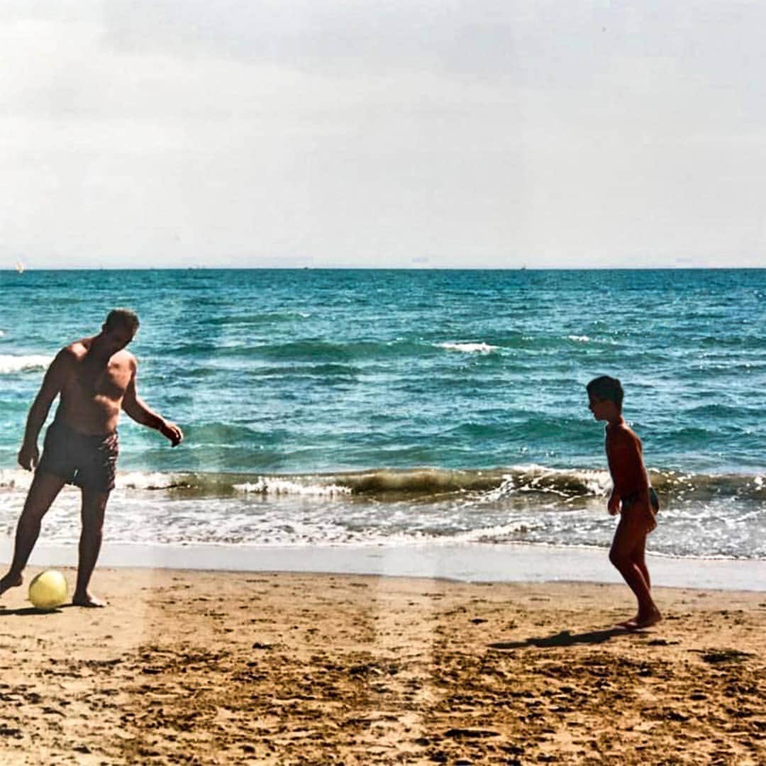 ルカ・マッローネのインスタグラム：「Mi hai trasmesso tutto, a partire dalla passione per il calcio. Se sono quello che sono lo devo soprattutto ai tuoi insegnamenti. Spero di riuscire a trasmettere a mia figlia anche solo una parte di quello che mi hai dato tu. Grazie pà. Ti voglio bene ❤️ . . #FestaDelPapà」