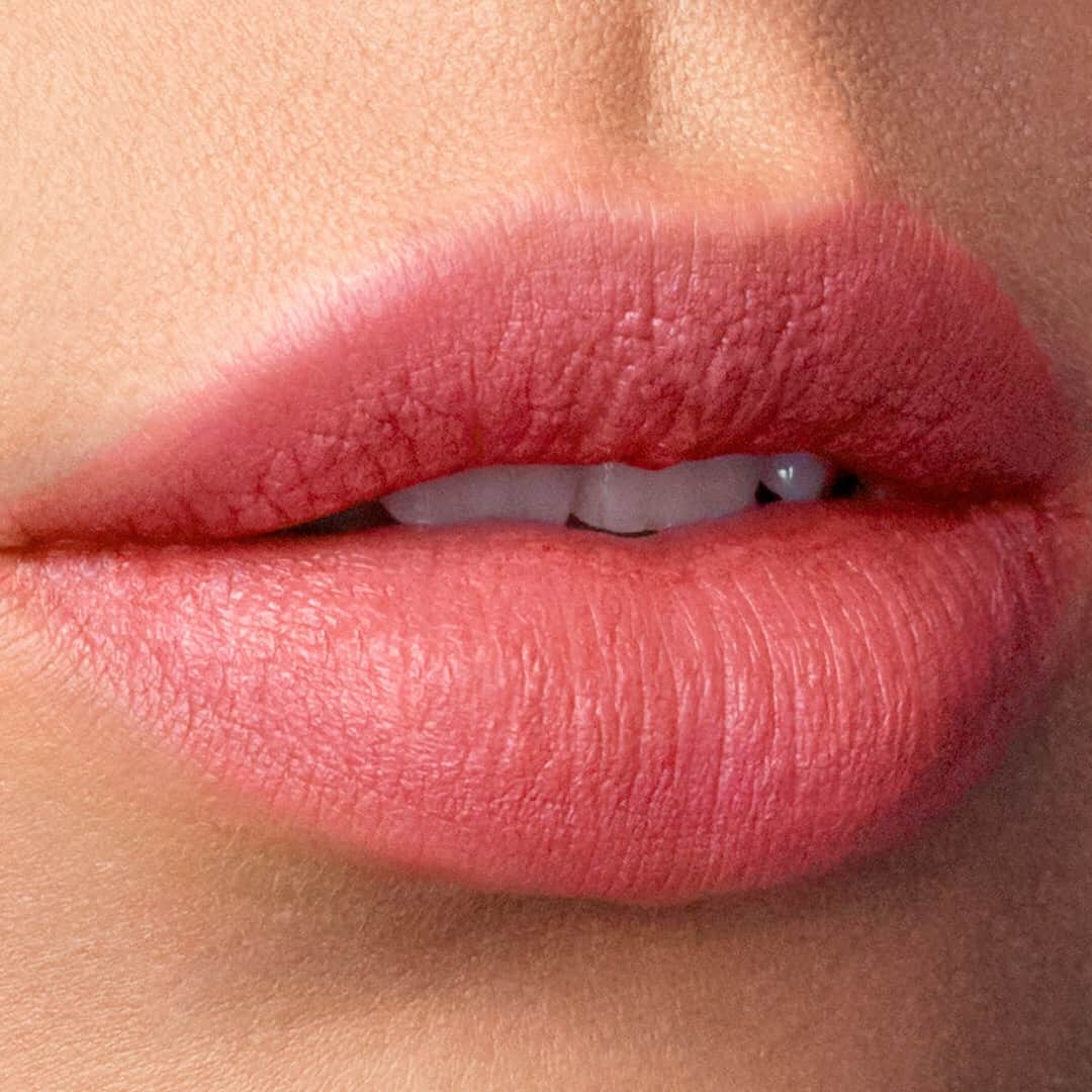 Armani Beautyさんのインスタグラム写真 - (Armani BeautyInstagram)「Fusing comfort and maximum matte effect, find your favorite frosty shade of LIP MAGNET from the LIP FREEZE collection: 406 "Redwood" - 407 "Ruby" - 514 "Azalea" - 515 "Pink" - 100 "Amaretto" - 305 "Coral". #ArmaniBeauty #LipFreeze #LipMagnet #makeup」3月19日 19時19分 - armanibeauty