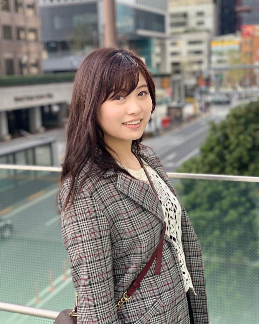 鈴木このみのインスタグラム：「去年ドイツで買ったジャケット🧥やっと着れました。すっかり春だ〜( ´ ▽ ` )  ポートレート機能を使いたくて、最近いっぱい写真撮ってます😏w」