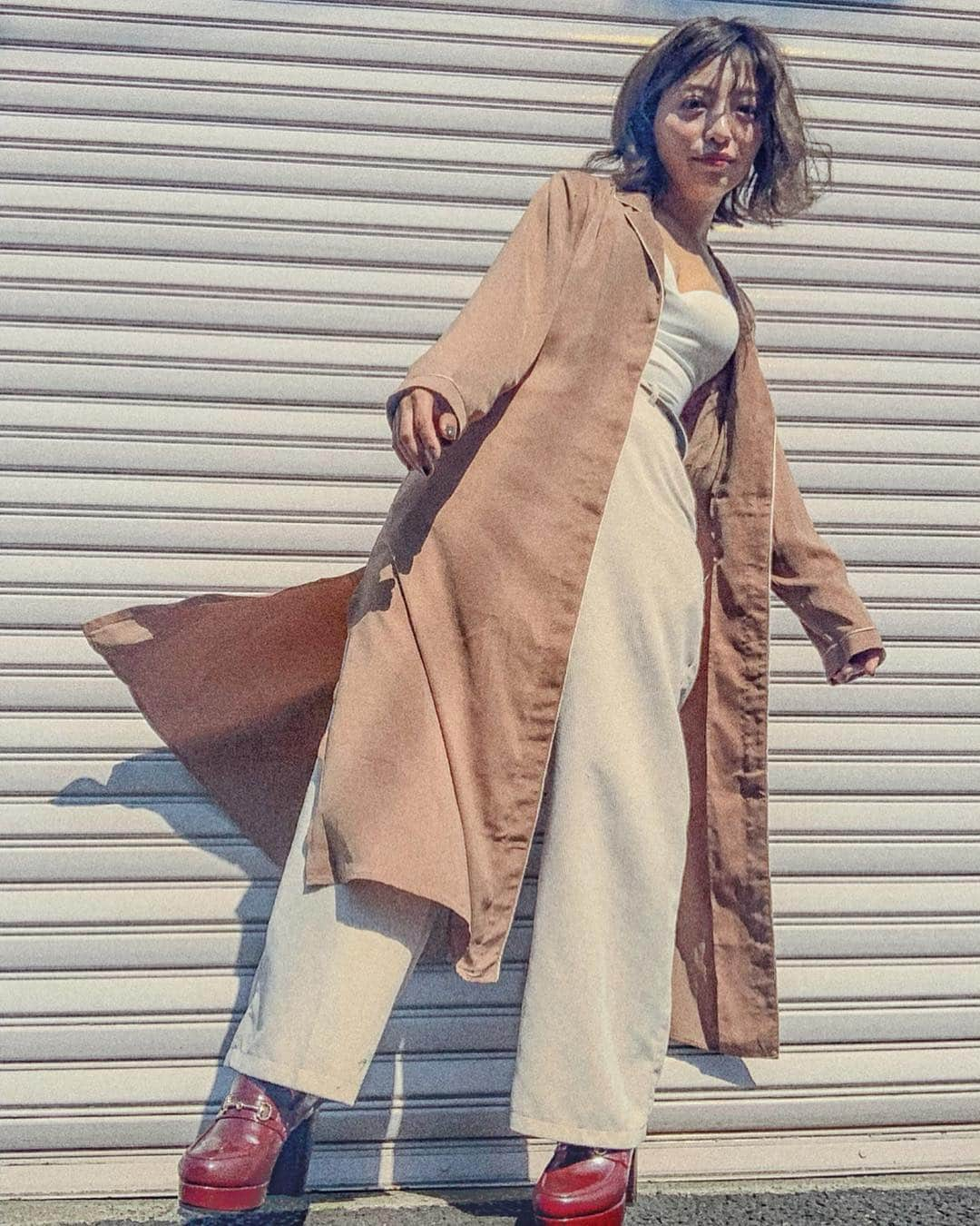 和希詩織さんのインスタグラム写真 - (和希詩織Instagram)「👗👗👗 #coordinate #style #outfit#fashion#ootd . . 今日は#ベージュコーデ  全身は2枚目👉👉📸 #ゆるコーデ 🙆‍♀️♡ . . . ストレスフリーなカップ付きキャミ色いろ着たけど GUのブラフィールビューティーが こんな盛れるとは😍 女性らしいラインがカジュアルさとマッチしてよき👏👏👏 . . . しかもアンダーの形がすごくキレイにライン出るからさらに盛れて見える👏 アンダーとの差が大事。 . . . 肌触りも心地よくて 毎日着たくなる🤤 . . パジャマ素材のシャツも楽ちんで 風になびくぐあいが好き❤️ . . . . . . @gu_for_all_ #gupr #ブラフィールビューティー #ブラフィール#キャミソール #キャミ #盛れる #肌見せ#大人カジュアル #プチプラコーデ#開放感#ストレスフリー#休日コーデ」3月19日 19時33分 - kazukishiori