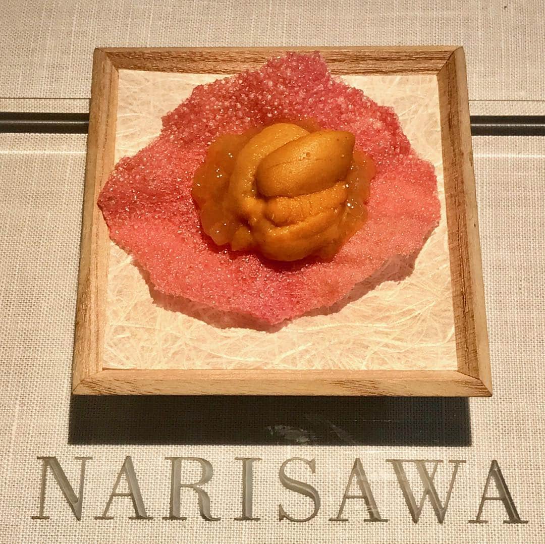 のインスタグラム：「Yoshihiro Narisawa, one of Tokyo's best-known chefs, celebrated the 15th anniversary of his eponymous restaurant at the end of 2018. After having spent eight formative years in Europe under the guide of prominent chefs to hone his craft, he opened his first restaurant in Odawara, Kanagawa Prefecture. Fifteen years later, his modernist techniques — along with an unconventional meld of classical French gastronomy with Japanese principles and local ingredients — put his name on the map. His iconic restaurant, tucked away in Tokyo's plush, upmarket Aoyama district, is now an essential port of call for visiting gastronomes and is rightfully included in numerous lists of the world's top dining spots. (Robbie Swinnerton @tokyofoodfile photos) . . . . . . #Japan #Tokyo #Narisawa #food #instafood #Japanesefood #日本 #東京 #青山 #食事 #食べ物 #美味しい」