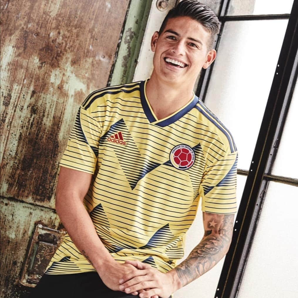 ハメス・ロドリゲスさんのインスタグラム写真 - (ハメス・ロドリゲスInstagram)「Estrenando con orgullo nuestra nueva  camiseta 🇨🇴😍 @adidasfootball」3月19日 19時40分 - jamesrodriguez10