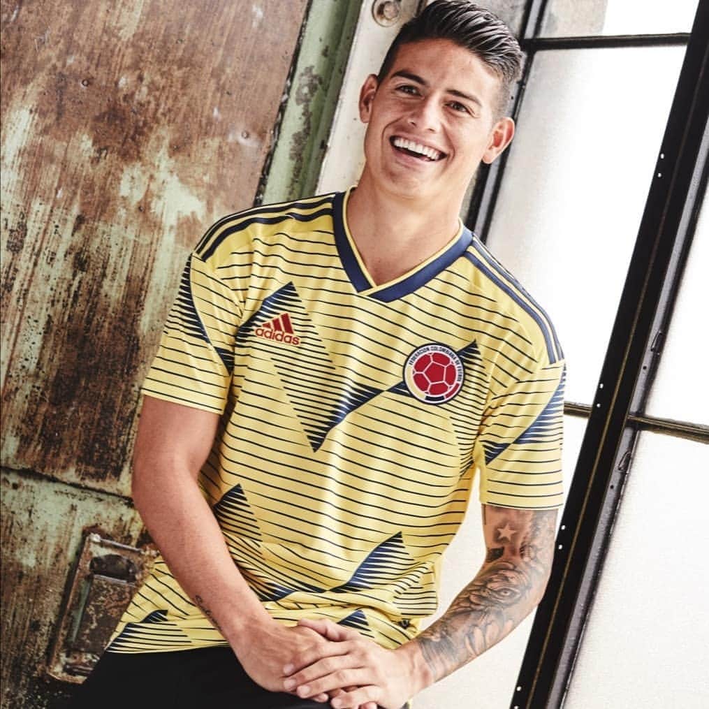 ハメス・ロドリゲスのインスタグラム：「Estrenando con orgullo nuestra nueva  camiseta 🇨🇴😍 @adidasfootball」