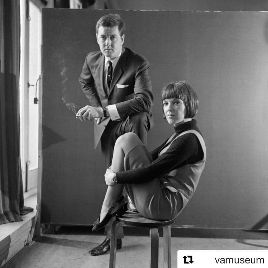 MARY QUANT officialさんのインスタグラム写真 - (MARY QUANT officialInstagram)「#Repost @vamuseum with @get_repost ・・・ What a photogenic pair! Mary Quant and husband Alexander Plunket Greene set the British high street on fire with a new, revolutionary style, playful energy and entrepreneurial spirit. They made fashion affordable for working women globally. Mary Quant’s designs embodied the liberated woman, freed from rules and regulations and from dressing like their mothers.  Learn more about Quant's trailblazing life in our new exhibition: Link in bio Mary Quant and Alexander Plunket Greene, 1963. © Mirrorpix/Robert Young #MaryQuant #WeWantQuant #Fashion #Photography - フォトジェニックな2人は、マリー・クヮントと夫のアレキサンダー・プランケット・グリーン - 彼らの創り出すレボリューショナルなスタイル、その遊び心のあるパワーは英国のハイストリートを席巻 - 彼らが生み出したのは、世界で働く女性に向けた手ごろな価格のファッションアイテム - 彼女のデザインは、ファッションの既成概念から女性を解き放ちました - イギリス・ロンドンのヴィクトリア＆アルバート博物館にて、マリー・クヮント展が4月6日から開催されます」3月19日 10時45分 - maryquant_official